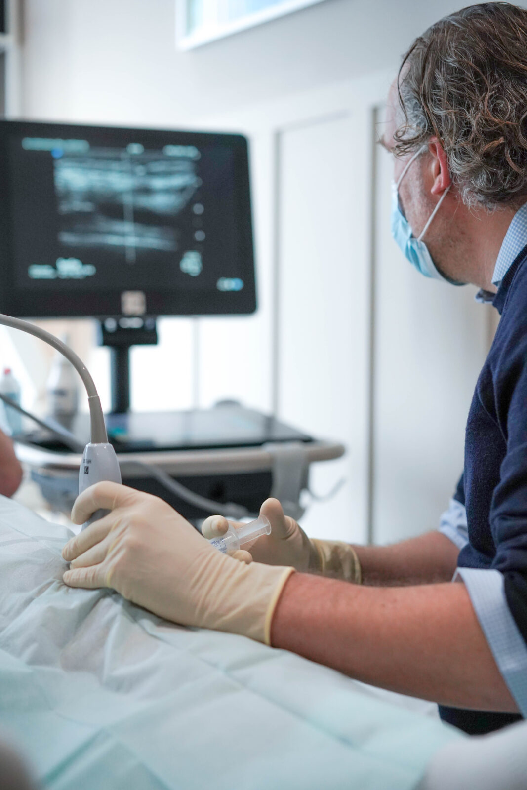 Sonographisch gestützte Injektion in das Kniegelenk