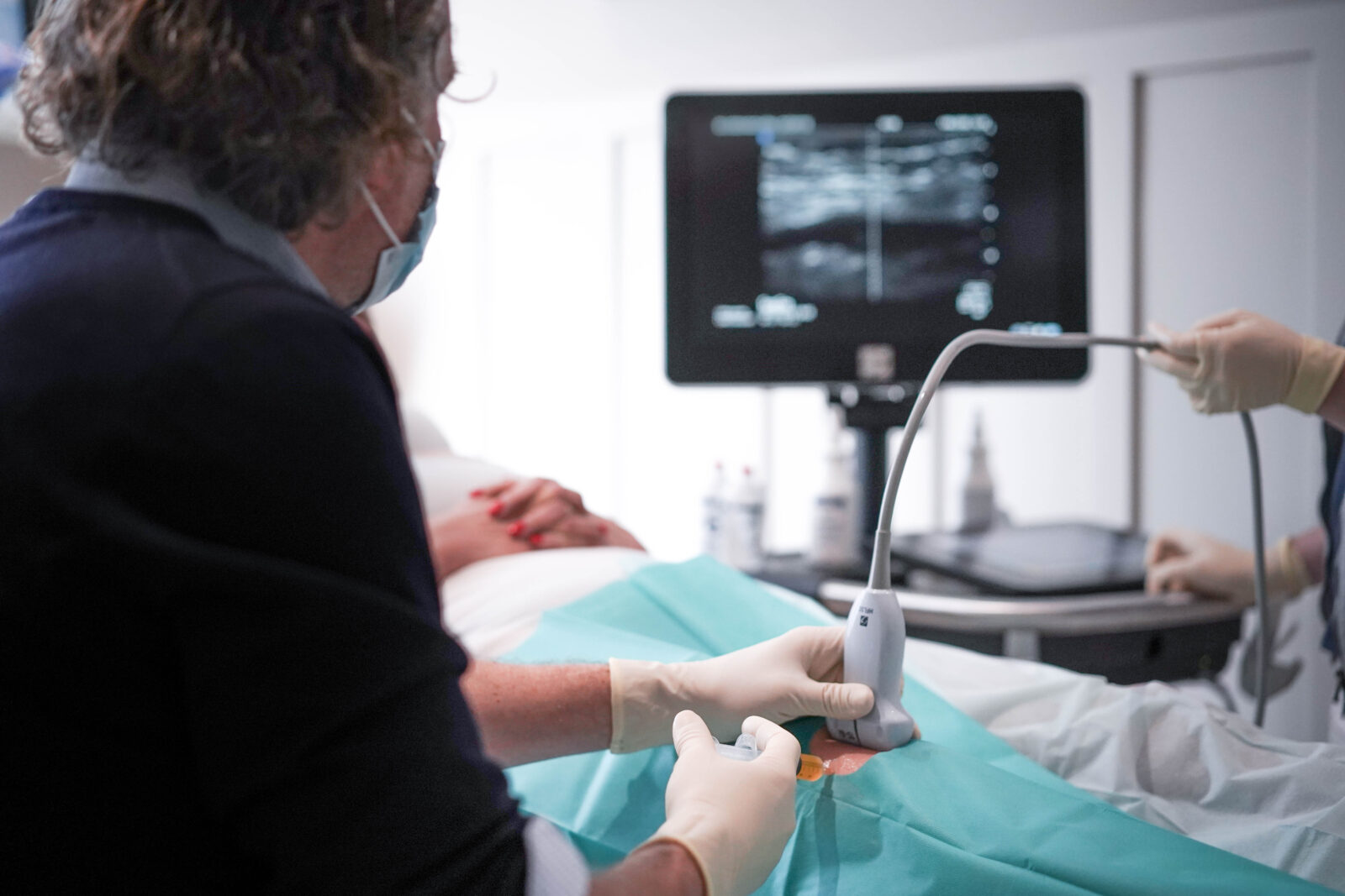 Sonographisch gestützte Injektion in das Kniegelenk